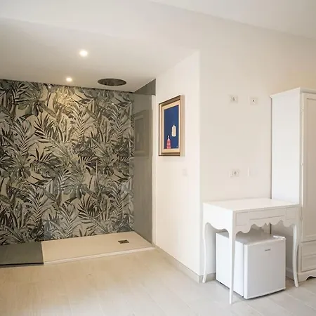 Junior Con Doccia A Vista Al Centro Di Apartamento Olbia